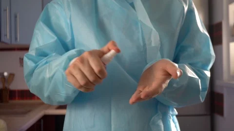 Hand sanitizer spray for clean hands hygiene coronavirus spread prevention. 库存影片 127393448
