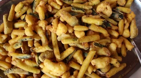 Hand serving fried vegetables 스톡 동영상 47211072
