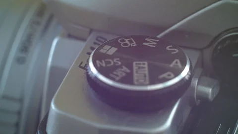 Hand setting up a digital camera. Stock Footage 103351888