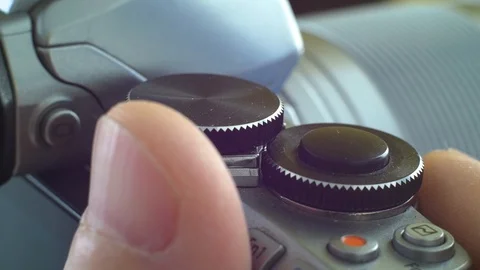 Hand setting up a digital camera. Stock Footage 103351938