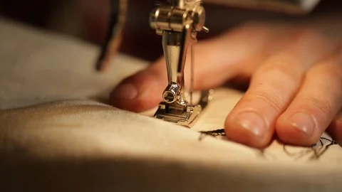 Hand sewing machine close up Video stock 91069364