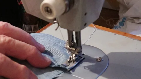 Hand sewing machine fabric Stockbeeldmateriaal 105620801