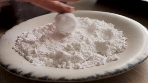 Hand skillfully prepares cracked marble biscuits for baking Vidéo 293165424