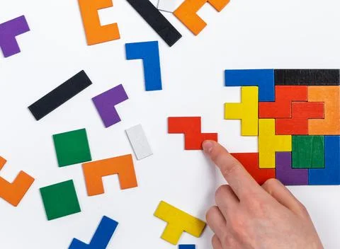 Hand solving puzzle. Logical thinking, strategy, goals achievement concept Foto stock
