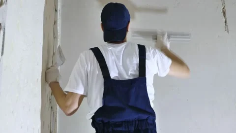A hand with a spatula. Workers put putty on the wall with a spatula. Aligns.. Stock Footage 234393885