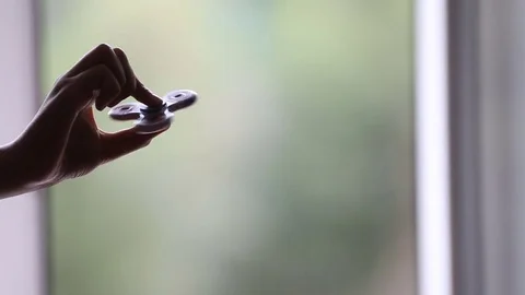 Hand spinner, or fidgeting spinner, rotating on child's hand Vídeos de archivo 79484900