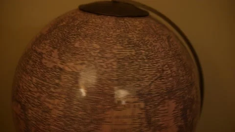 Hand spinning an antique globe of the world showing the continents Video stock 150673310