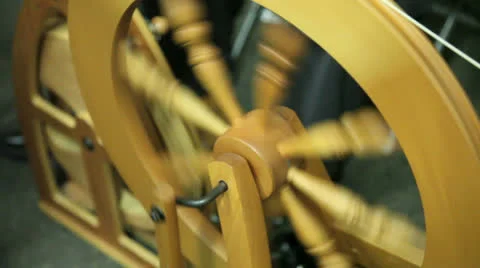 Hand spinning wool to yarn Видео 22918901