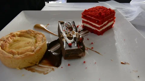  Hand with spoon takes from a cake with cherry sauce and dessert with mascarpone Vídeos de archivo 102063972