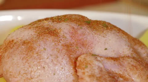 Hand sprinkle spices on chicken. Close up Vídeo Stock 57948144