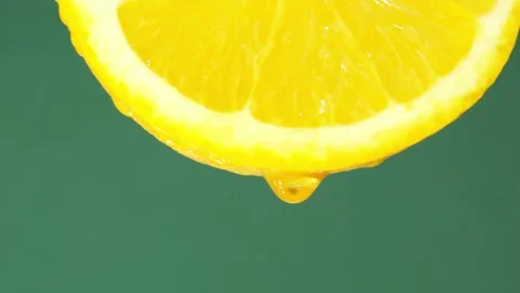 Hand squeeze fresh lemon, juice drains from the pulp and drips. Squeezing out Stock-Footage 336588954