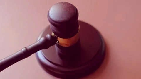 Hand strikes the gavel and makes a decision Video stock 341690001
