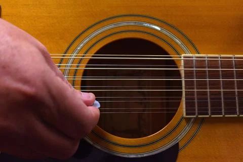 Hand Strumming the Strings on a Guitar Foto stock