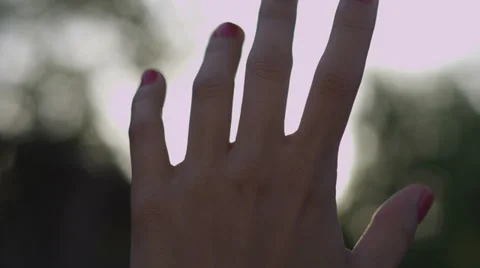 Hand in Sun Rays 動画素材 39017064