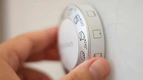 Hand switching cooking modes on the control of the oven Vídeo Stock 116784850