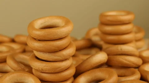 Hand takes a bagel 스톡 동영상 186943669