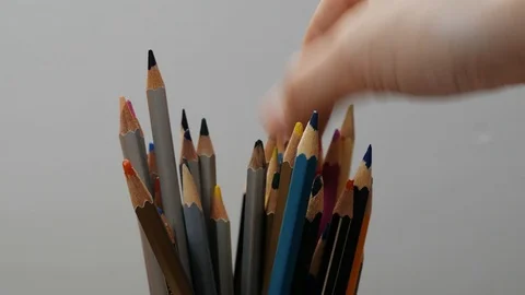 Hand takes colorful pencils from stack , process of drawing, art, creation. Vídeo Stock 106565565