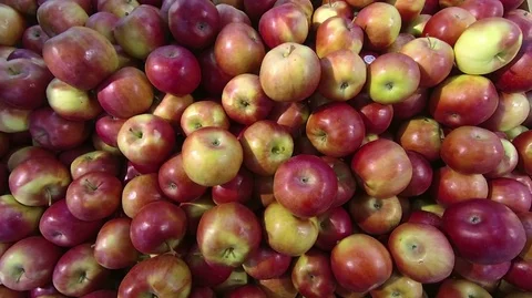 Hand takes a red apple in the store Stock Footage 75351479