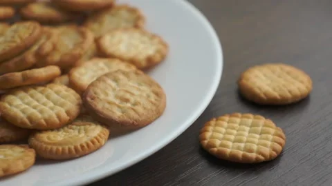 Hand takes small round cookie from the plate Stock-Footage 152829909