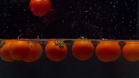 Hand taking tomatoes out of the water Stock Footage 123725139