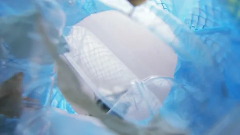 Hand throwing egg box into trash can Vídeos de archivo 155003835