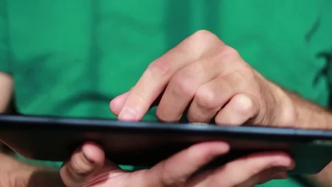 Hand thumbing through a tablet closeup Vídeo Stock 73506230