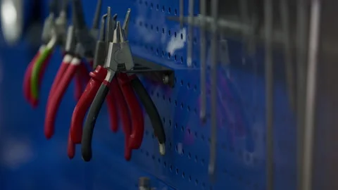 Hand tools hanging on organized workshop wall in auto repair shop 库存影片 345173373