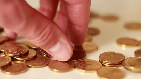 Hand touching golden coins Vídeo Stock 73506958