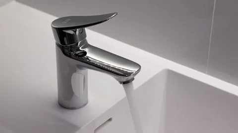 Hand of turn open or off the faucet Stock Footage 158276172