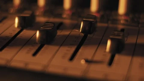 Hand Turning EQ Knobs on Mixer Red Light 스톡 동영상 318789076
