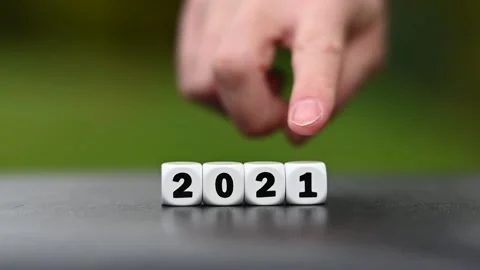 Hand turns a dice and changes the year "2021" to "2022".. Stock Footage 162895092