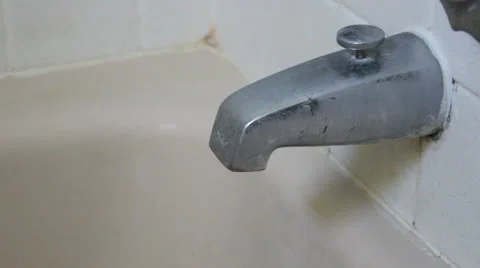 Hand Turns Water On From Old Bath Tub Knob and Faucet (34) Stock Footage 24757983