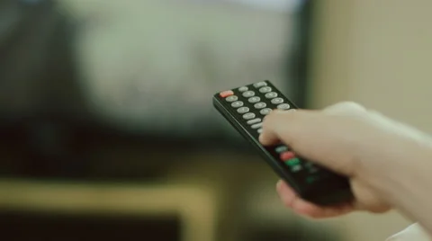 Hand with tv remote Vídeos de archivo 68291185