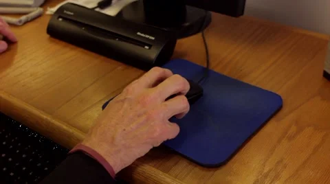 HAND USES COMPUTER MOUSE CL Stock Footage 1391838