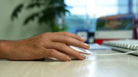 Hand using computer mouse at office desk, Close-up of a man's hand using a .. Vídeos de archivo 345119912