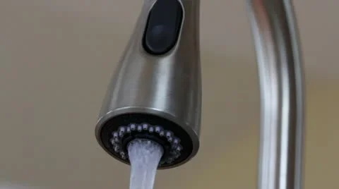 Hand using kitchen faucet Stock Footage 15502252
