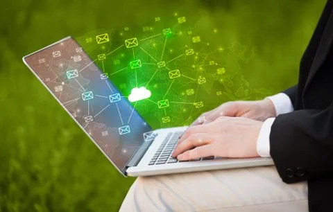 Hand using laptop with centralized cloud computing system concept 스톡 사진