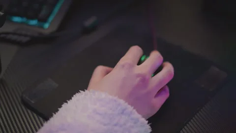 Hand using mouse on pad with fluffy sweater under ambient light Stock-Footage 307458809