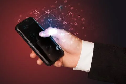 Hand using phone with centralized cloud computing system concept Foto stock