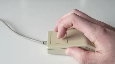 Hand Using a Retro Computer Mouse from 80s 90s Close Up Vídeo Stock 169894967