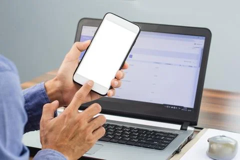 Hand using smartphone mobile internet technology work in office Foto stock