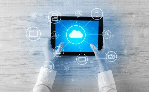Hand using tablet with centralized cloud computing system concept 스톡 사진