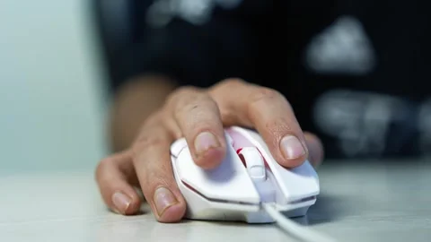 Hand Using a Wired Computer Mouse, Close-up of a hand using a white wired c.. Stock-Footage 345119861