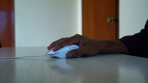 Hand using a wired computer mouse on desk, Close-up of a person's hand usin.. Video stock 346463463