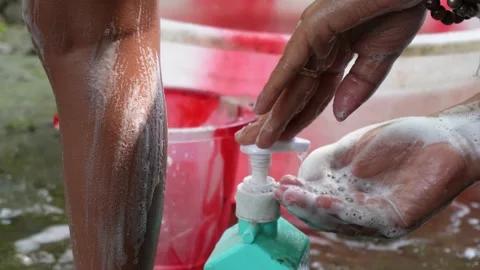 Hand washing 库存影片 332604853