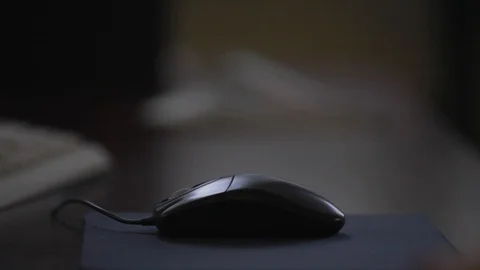 Hand of woman using computer mouse Vidéo 109556831