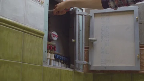 Hand of a worker blocking water in an apartment Stock Footage 131324074