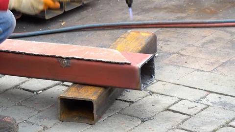 Hand Of Worker Welding Metal Vidéo 91447969