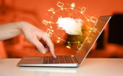 Hand working with a Cloud Computing diagram 库存照片