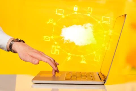 Hand working with a Cloud Computing diagram 库存照片